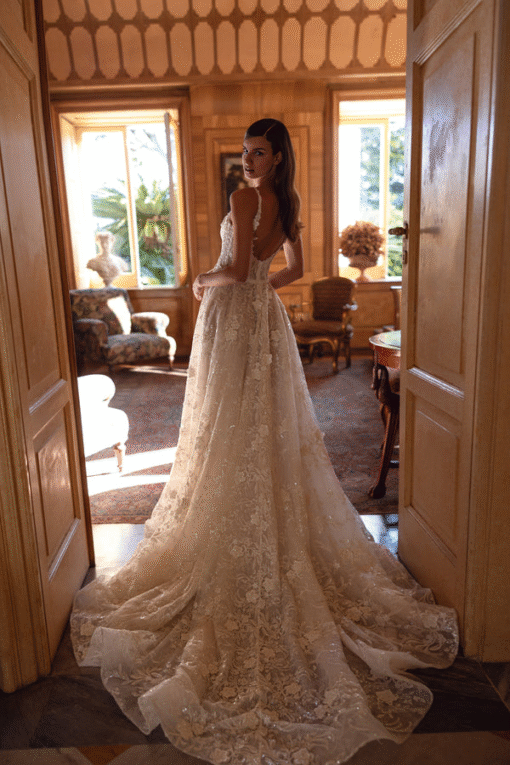 Luxury-Lace-A-Line-Wedding-Dress-Elegant-Floral-Bridal-Gown