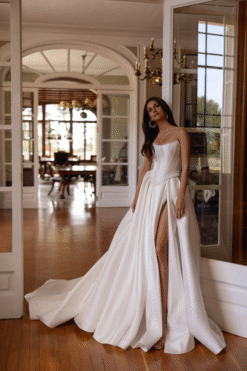 Strapless neckline with elegant pearl detailing